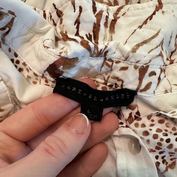 Jane & Delancey White Brown Wild Cat Cheetah Tiger Print Button Down L #1828 - Picture 7 of 11